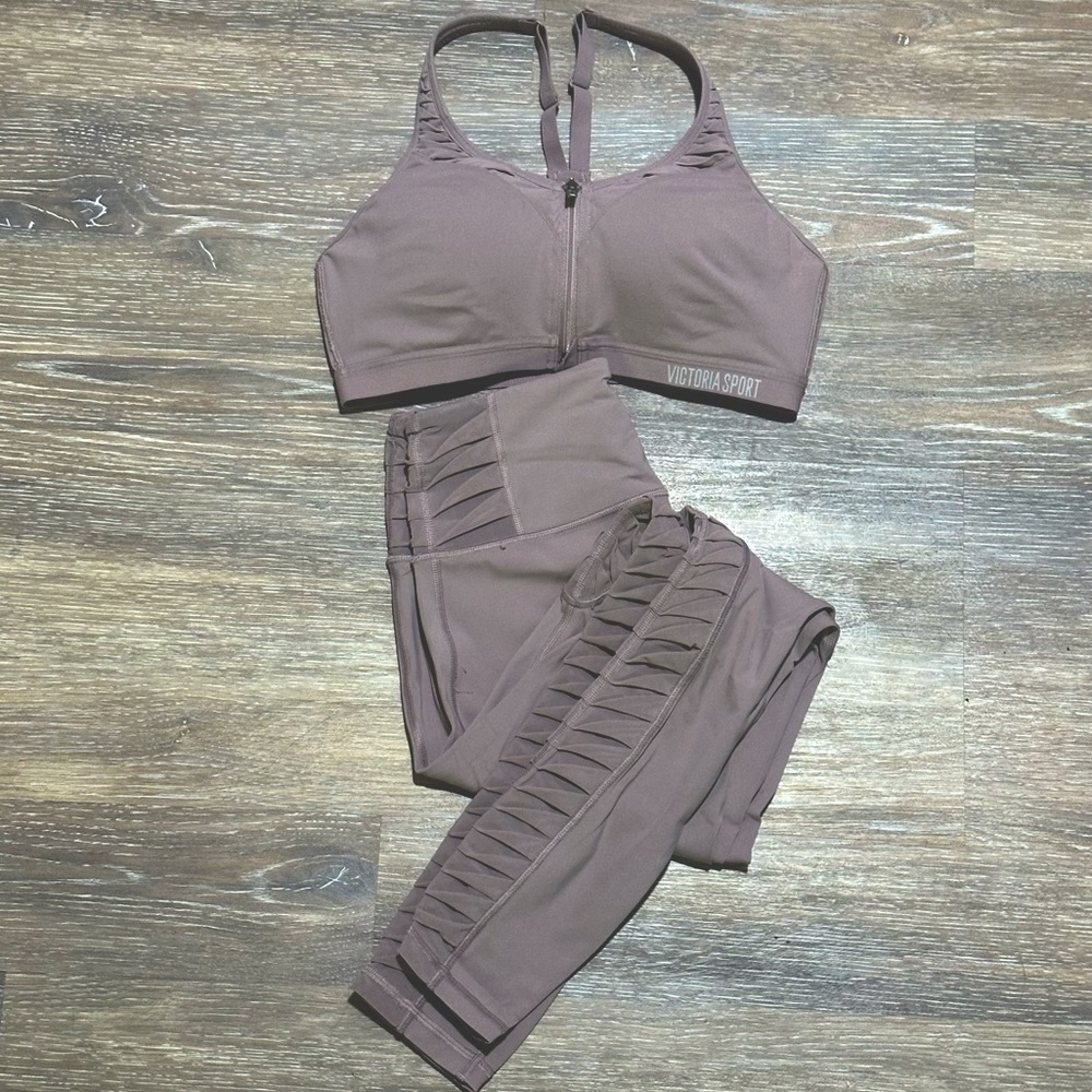VictoriasSecret knockout Ultramax underwire front zip bra. Size34c pants sizeM